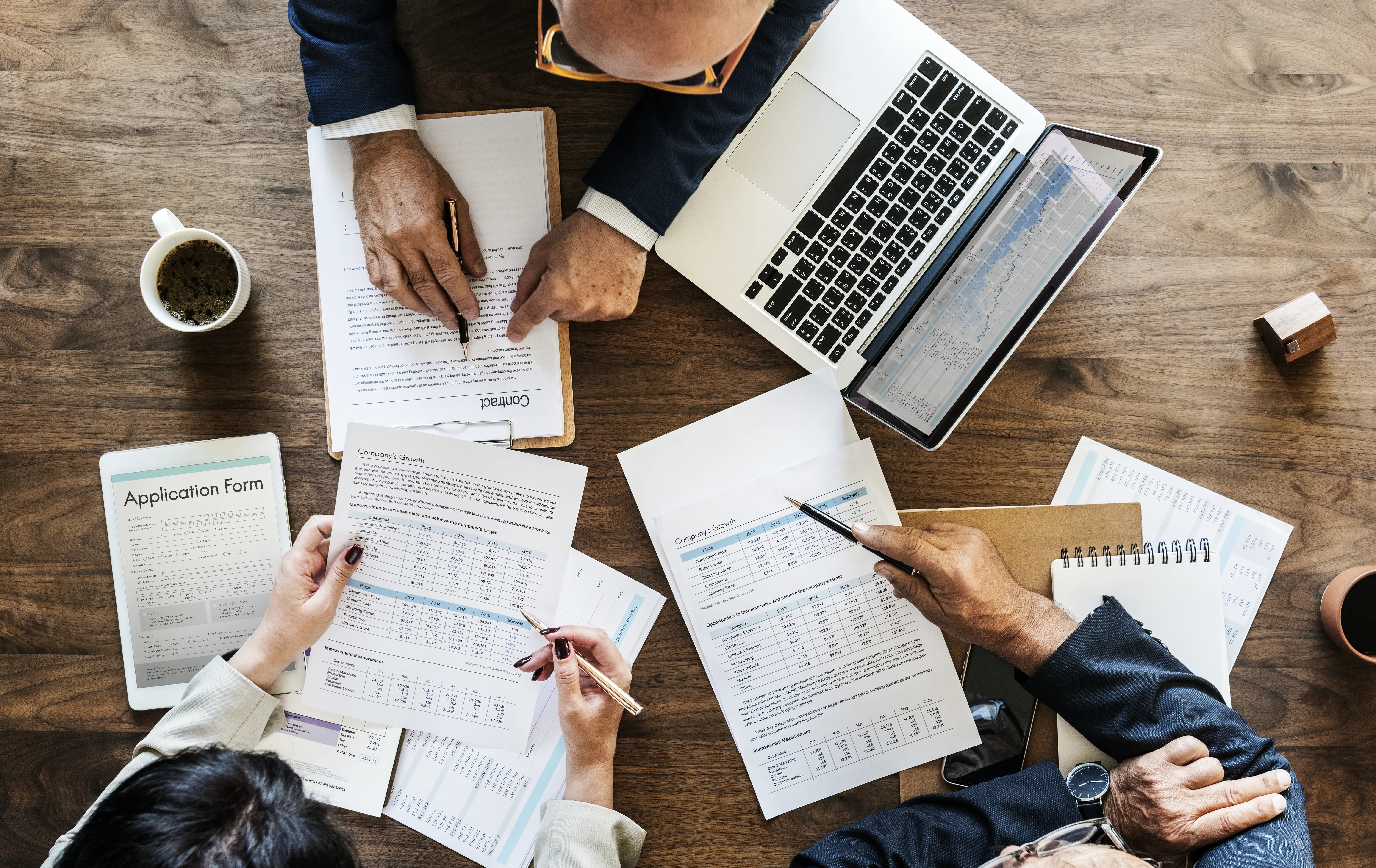 group-business-people-having-meeting.webp