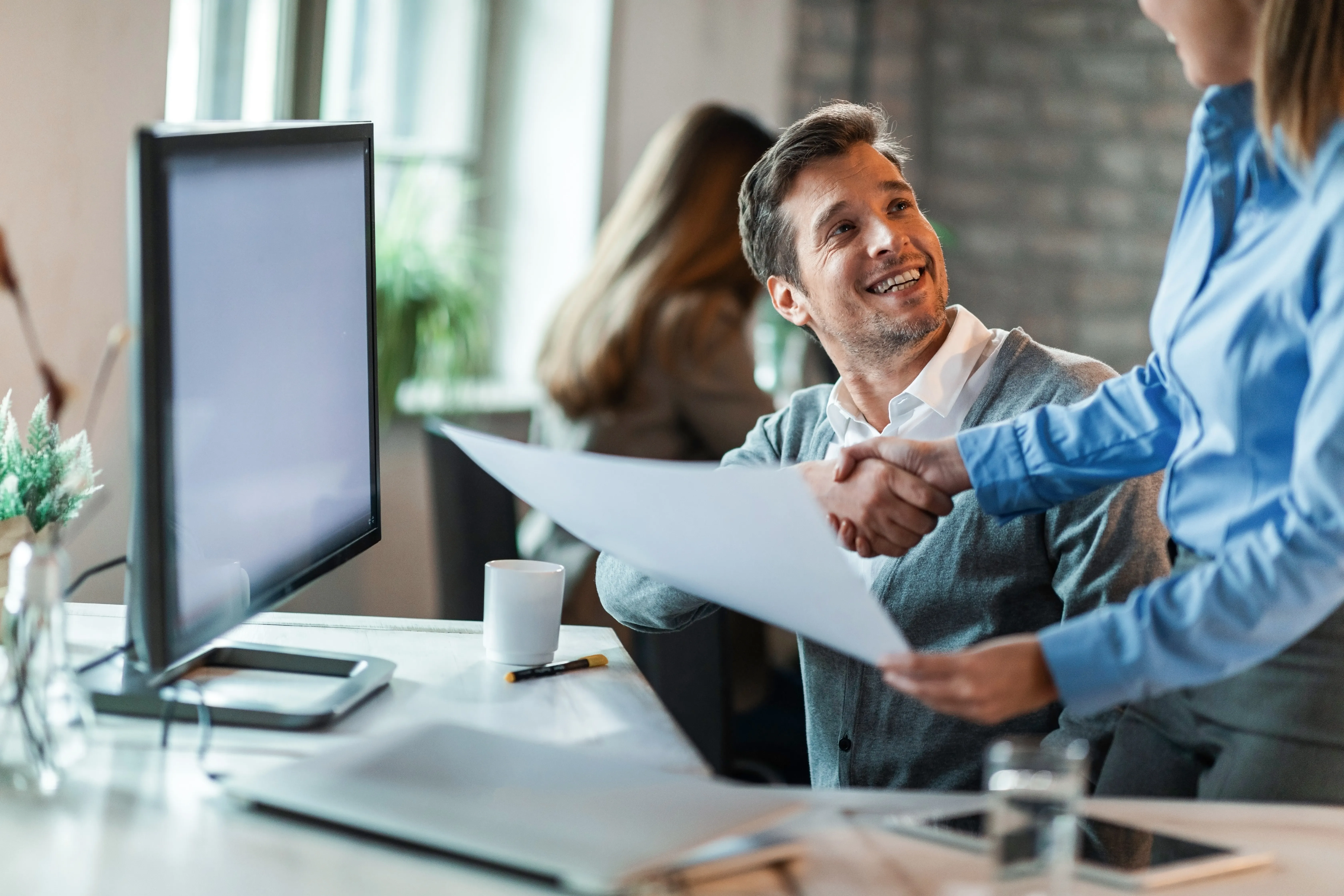 happy-businessman-shaking-hands-with-female-colleague-congratulating-her-excellent-job-she-did.webp
