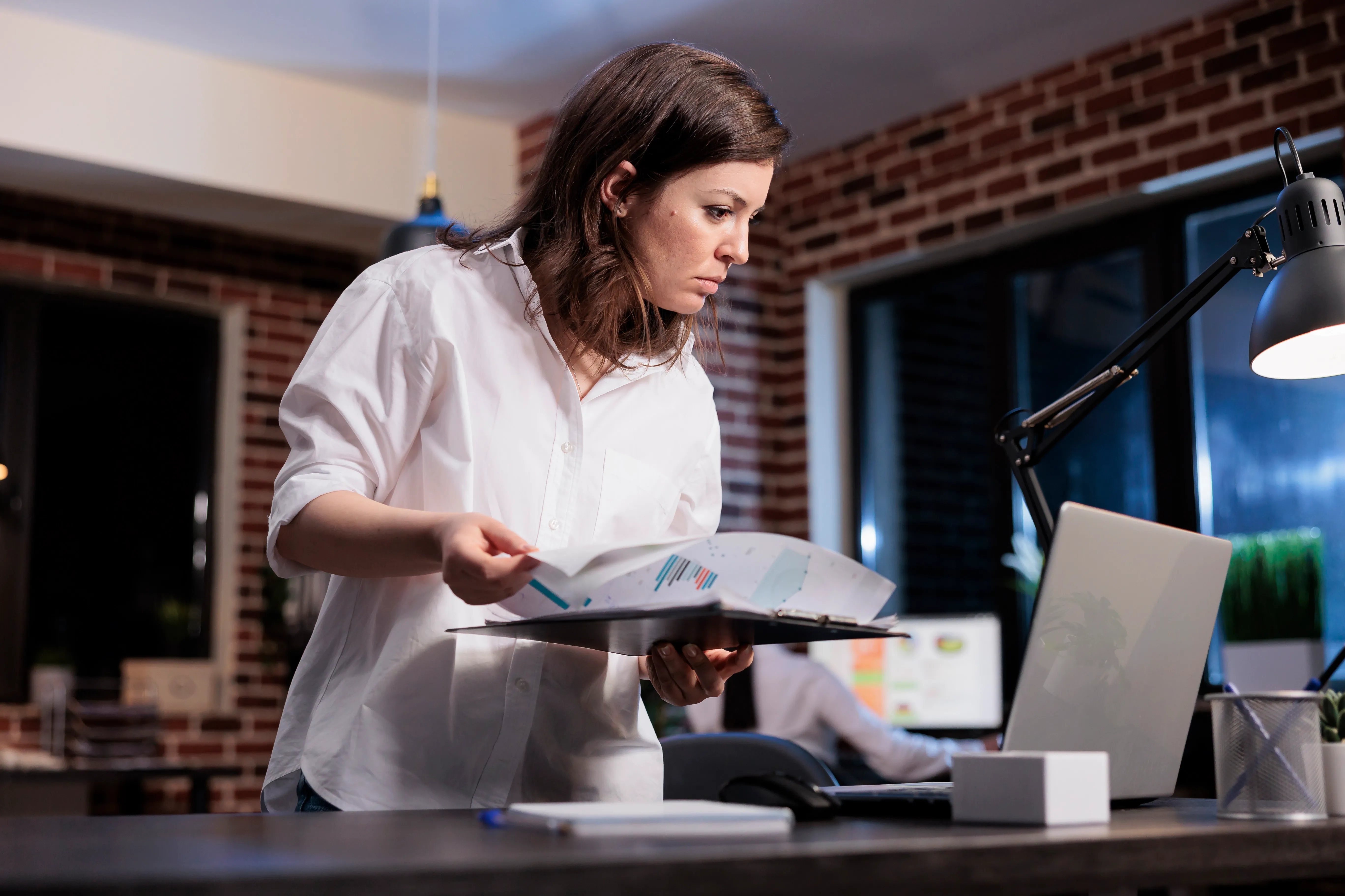 marketing-company-employee-office-workspace-with-documentation-clipboard-reviewing-management-charts-executive-manager-analyzing-financial-data-startup-project-state.webp