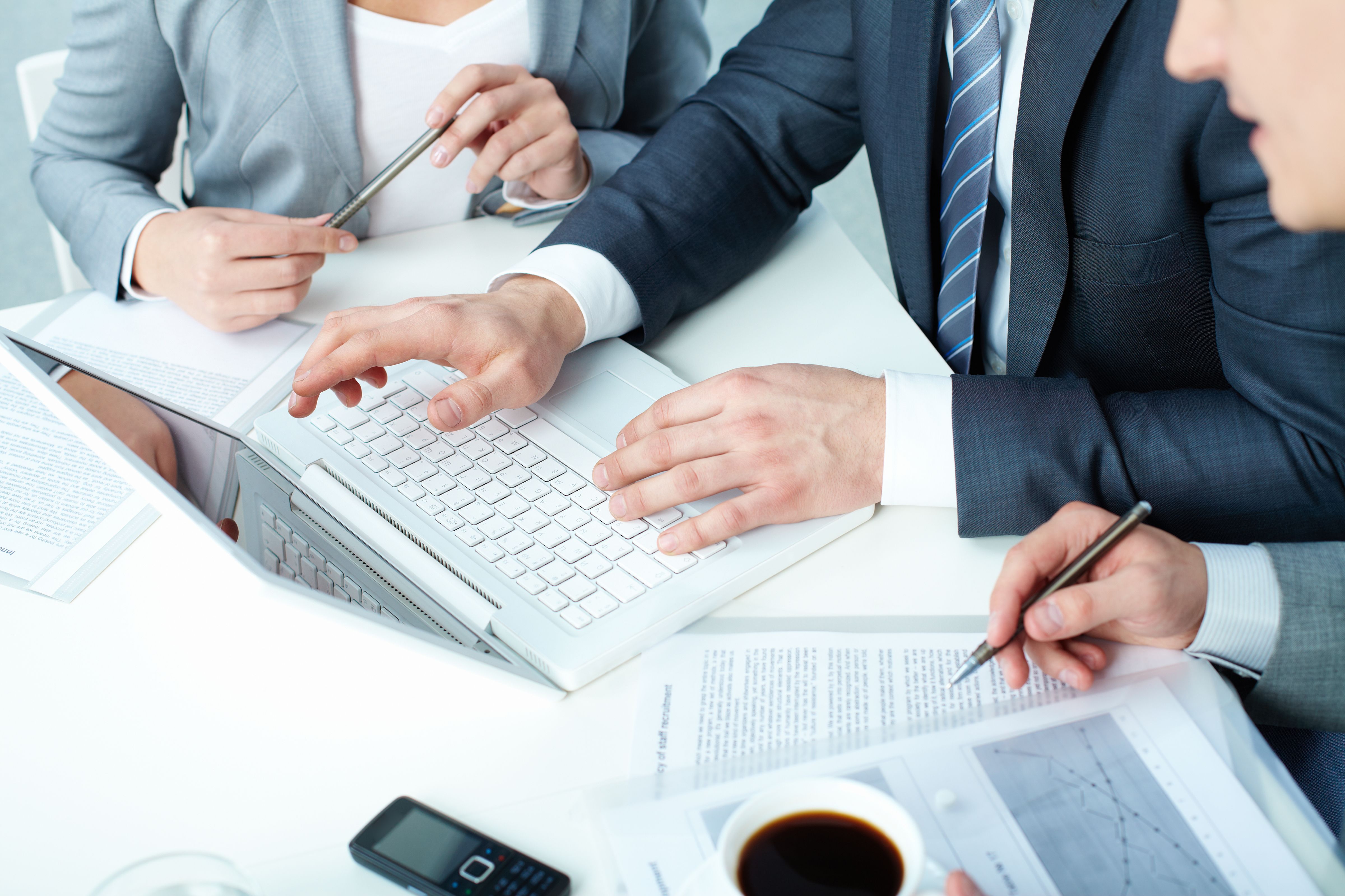 workers-considering-term-agreement.jpg